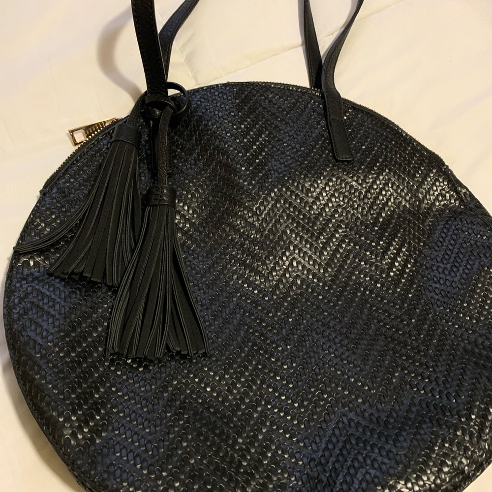 Brand New but no tag.  Big shoulder tote plenty of room three inside pockets.